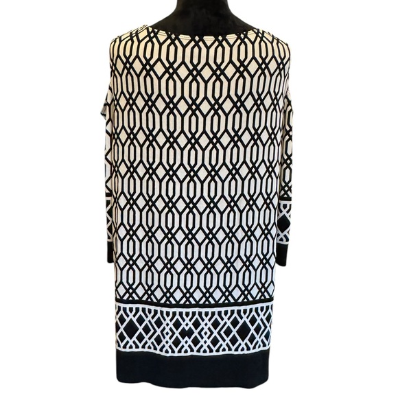 Chico's Travelers Black and White Geometric Tunic size 3 (L) - Picture 7 of 7